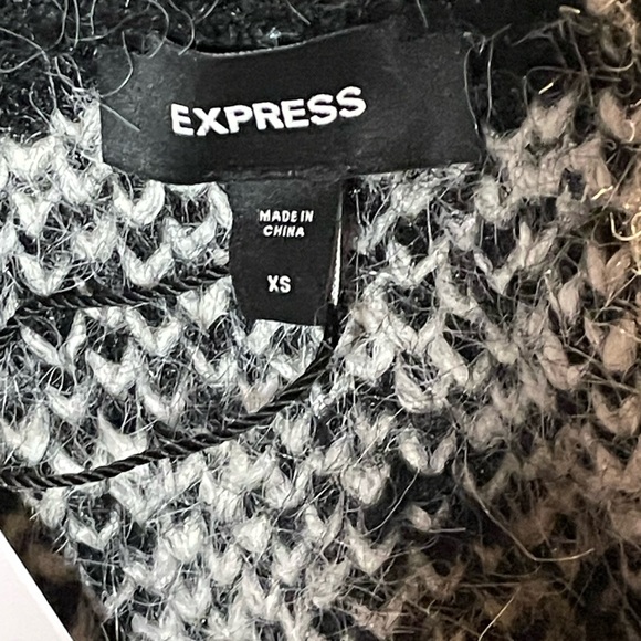 Express Women’s Printed Fuzzy Knit Button Front Tunic Cardigan Black/White XS - Picture 9 of 10